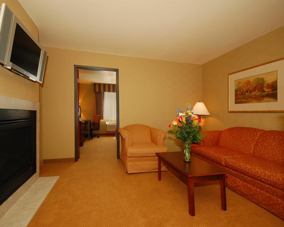 Comfort Suites At Par 4 Resort Waupaca Екстериор снимка