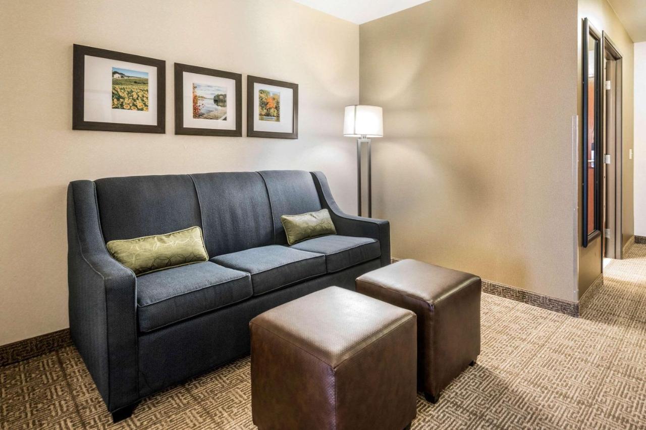 Comfort Suites At Par 4 Resort Waupaca Екстериор снимка
