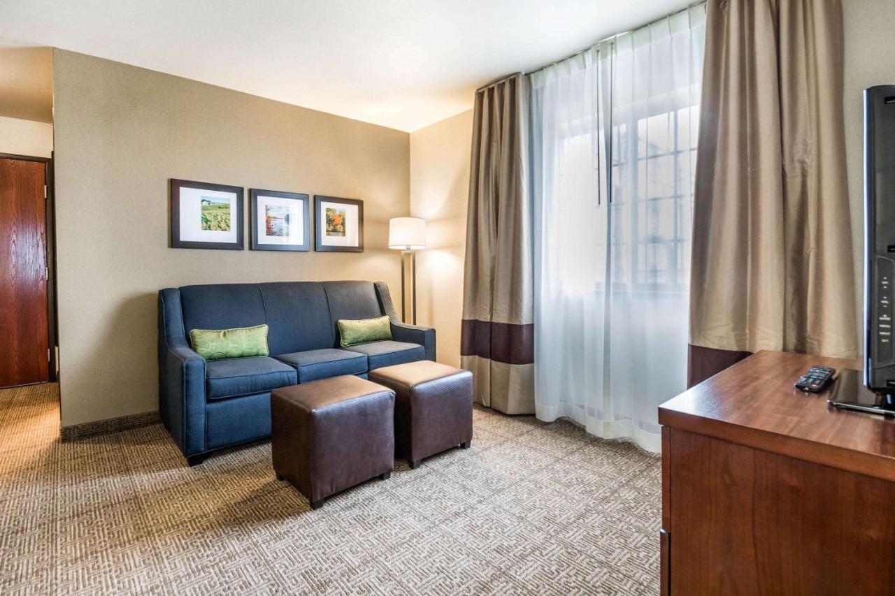 Comfort Suites At Par 4 Resort Waupaca Екстериор снимка