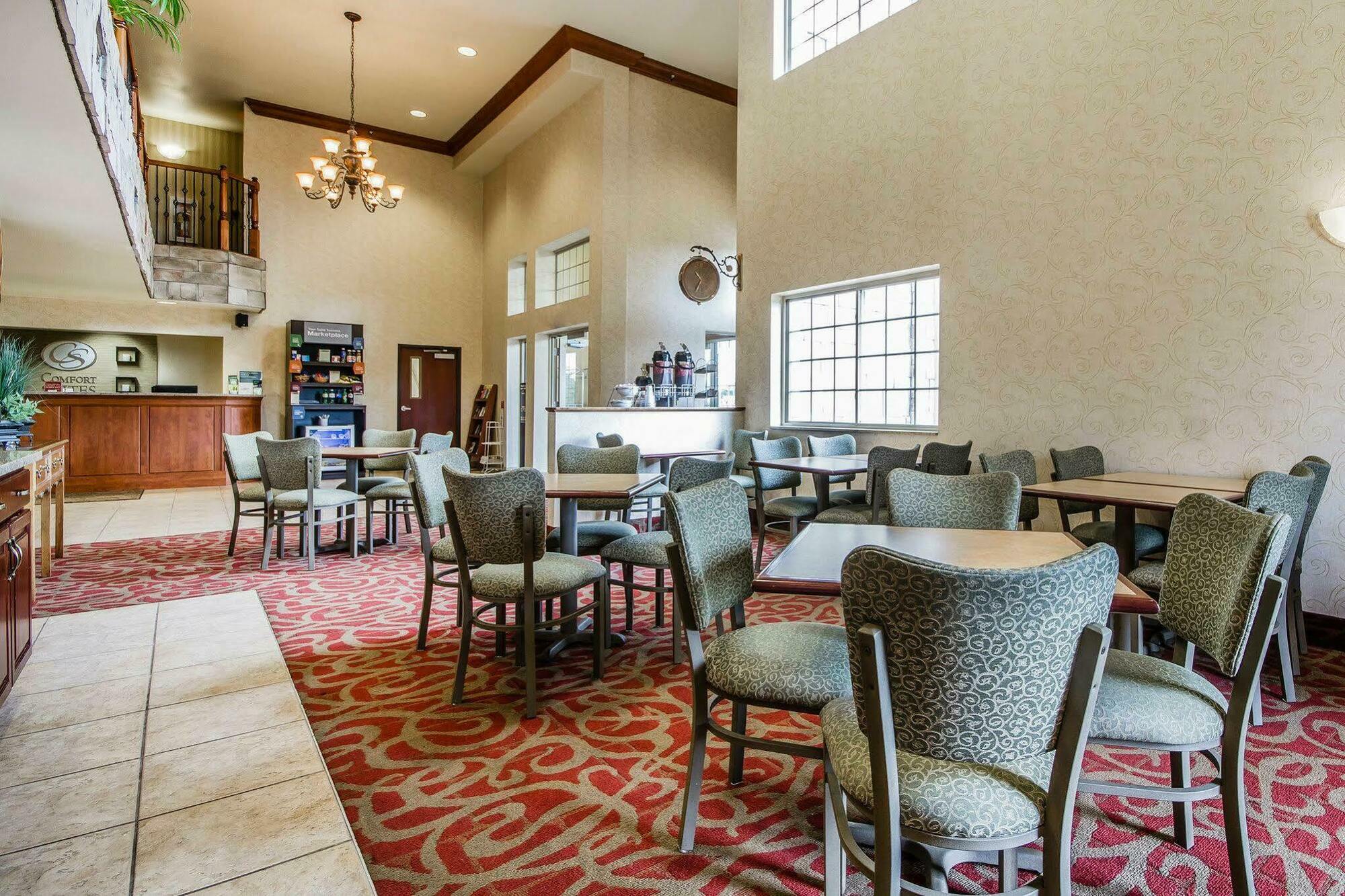 Comfort Suites At Par 4 Resort Waupaca Екстериор снимка